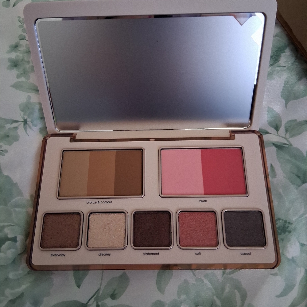 Makeup Palette with Mirror - Neutral and Pink Shades